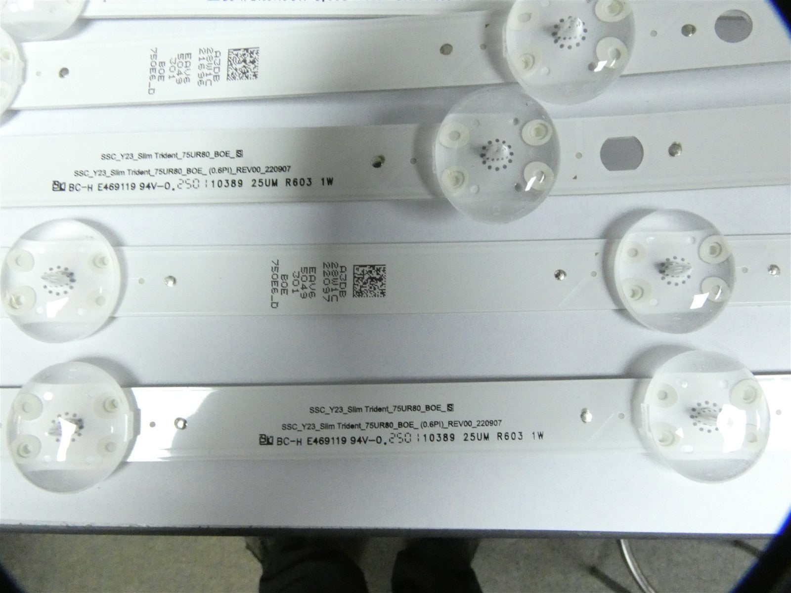 BACKLIGHT SET FOR LG75UT81006LA